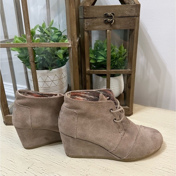 Toms Desert Wedge Suede Booties Size 8 - Picture 1 of 8